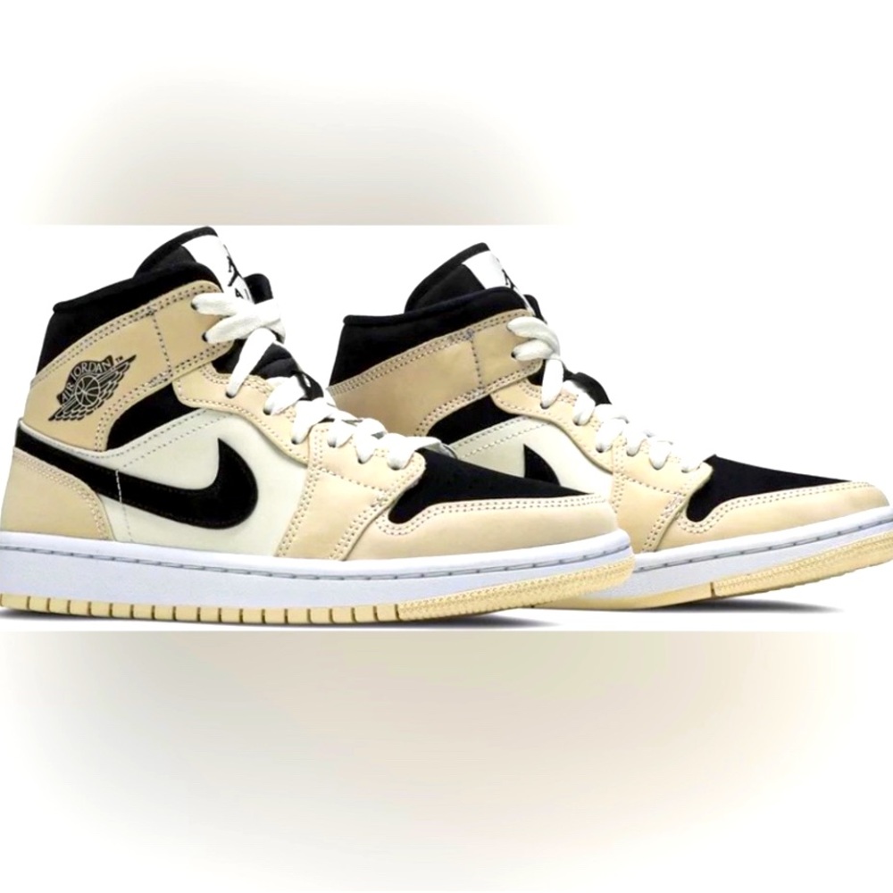 NWOB Air Jordan 1 Mids - Women's Size 7.5 Orange/Black/ White High-top Jordans